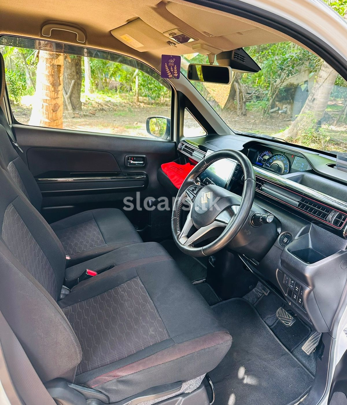 Vehicle Image 6