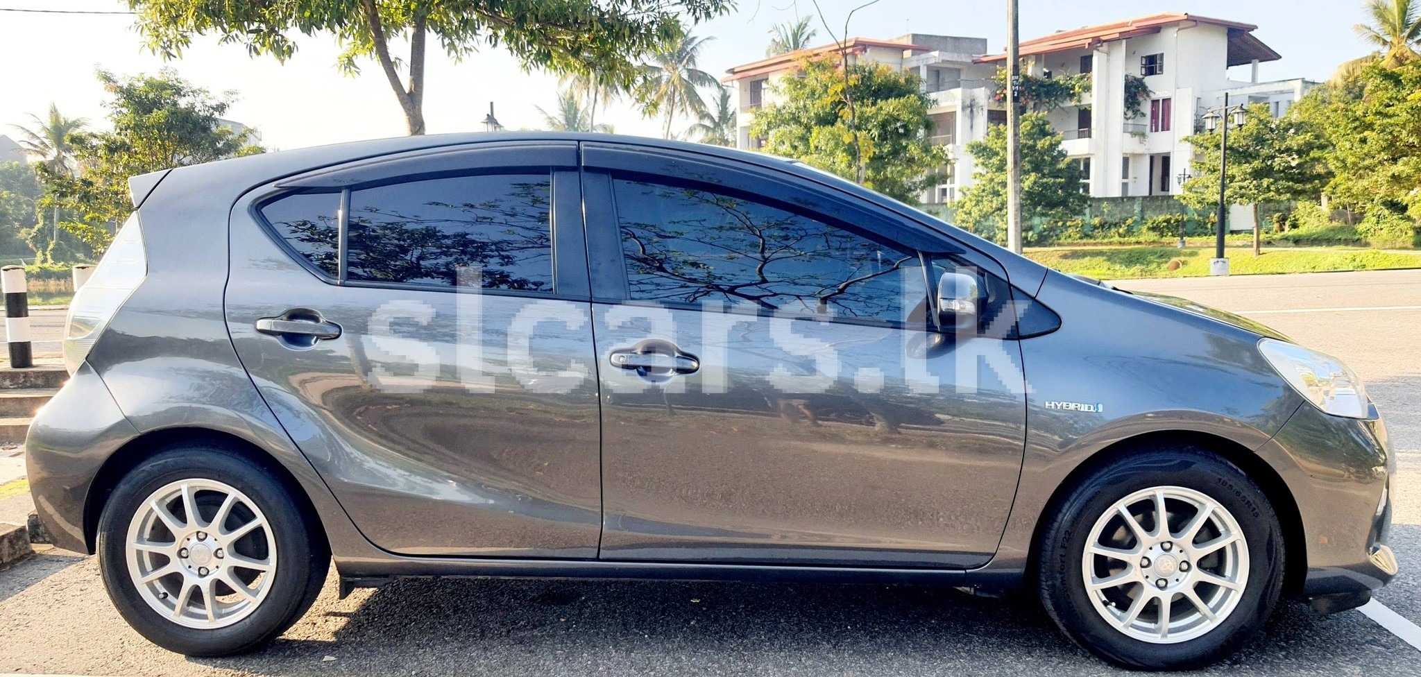 Vehicle Image 6