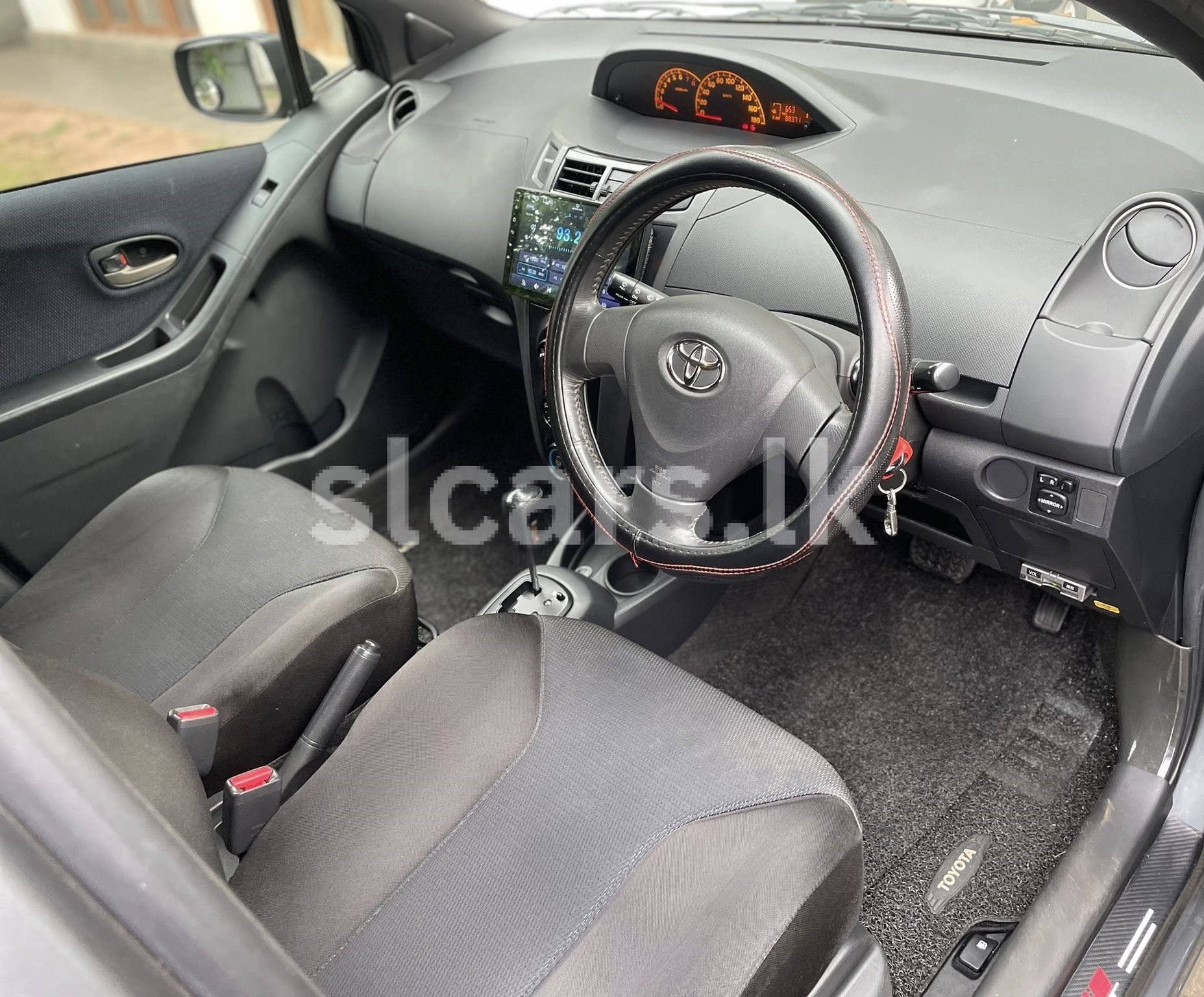 Vehicle Image 6