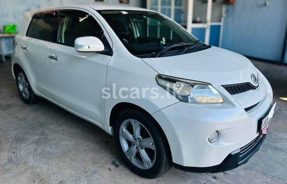 Vehicle Image 2