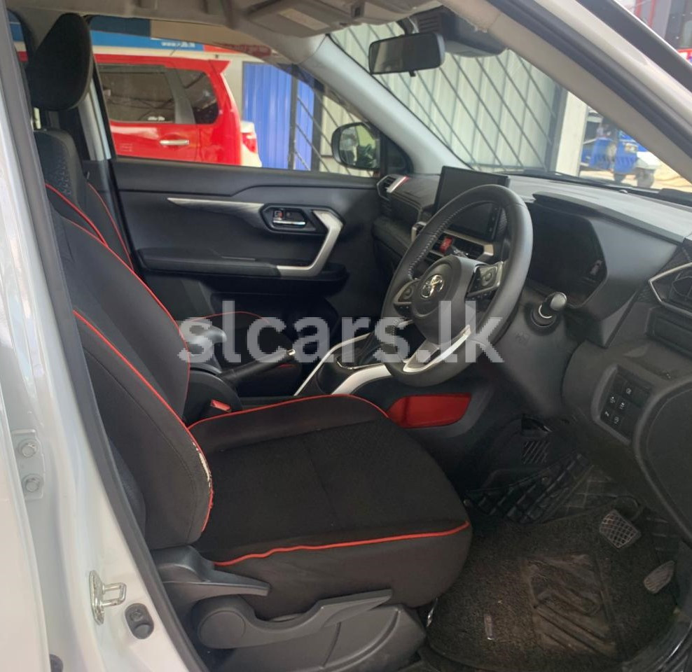 Vehicle Image 6