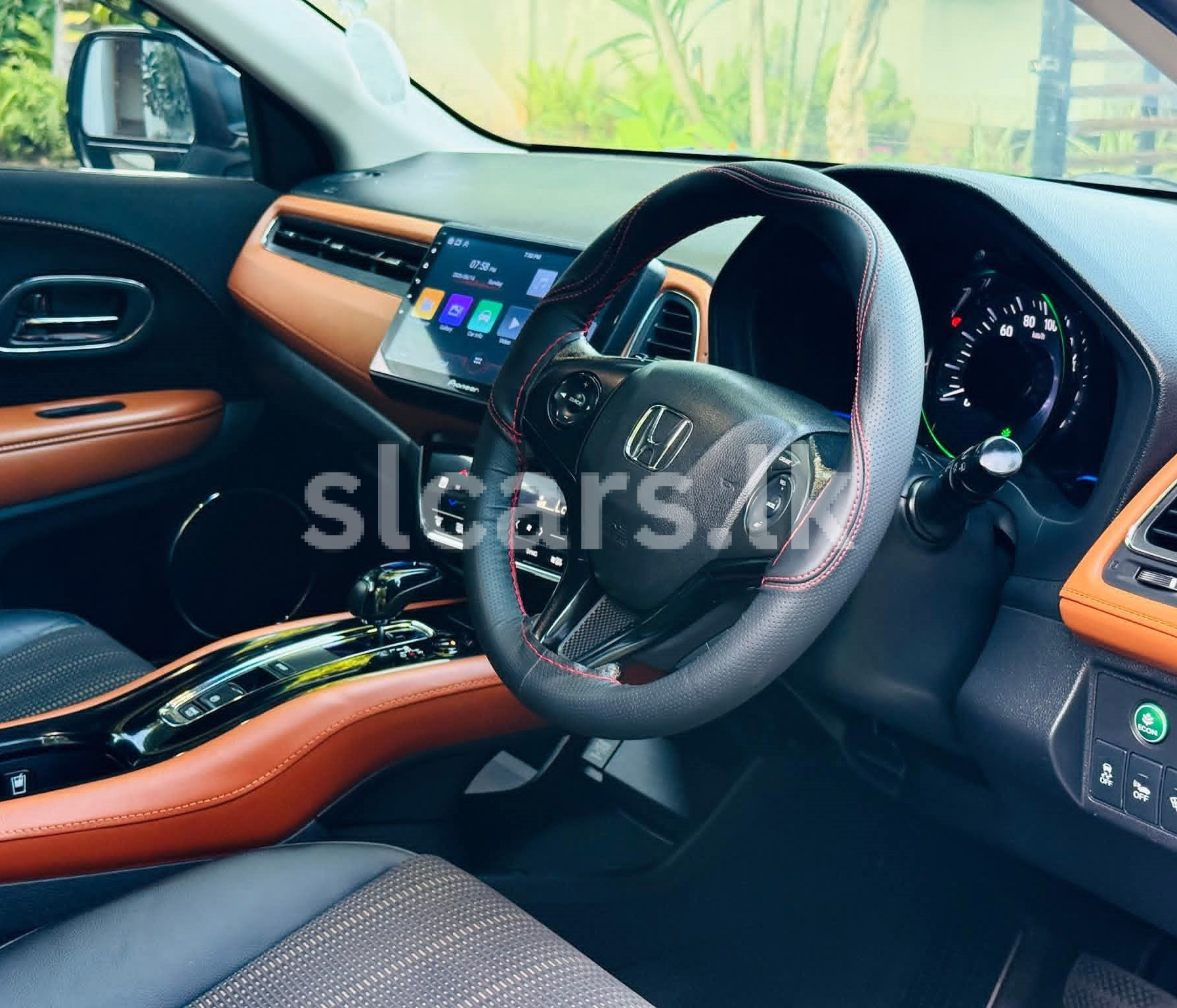Vehicle Image 4